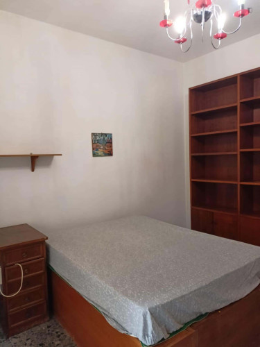 Room in Via Giulio Salvadori, Roma for 98 m² with 3 bedrooms