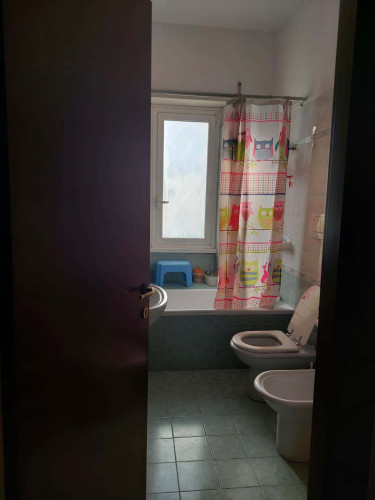 Room in Via Giulio Salvadori, Roma for 98 m² with 3 bedrooms