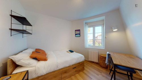 Big single ensuite bedroom near Château des Mèches