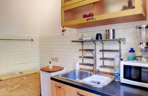 Airy single bedroom close to Centrale metro station