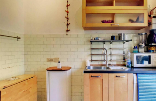 Airy single bedroom close to Centrale metro station