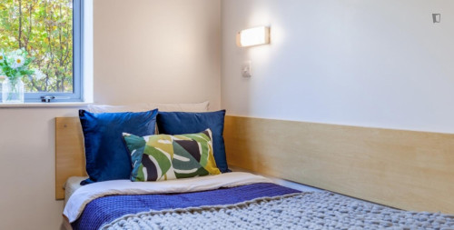 Accessible double ensuite bedroom near the University of Bedfordshire