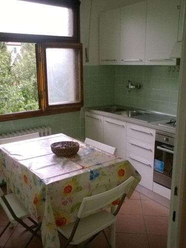 Single bedroom in 3-bedroom apartment