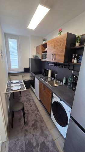 Quiet Modern Apartment with Home Office near Potsdam Center