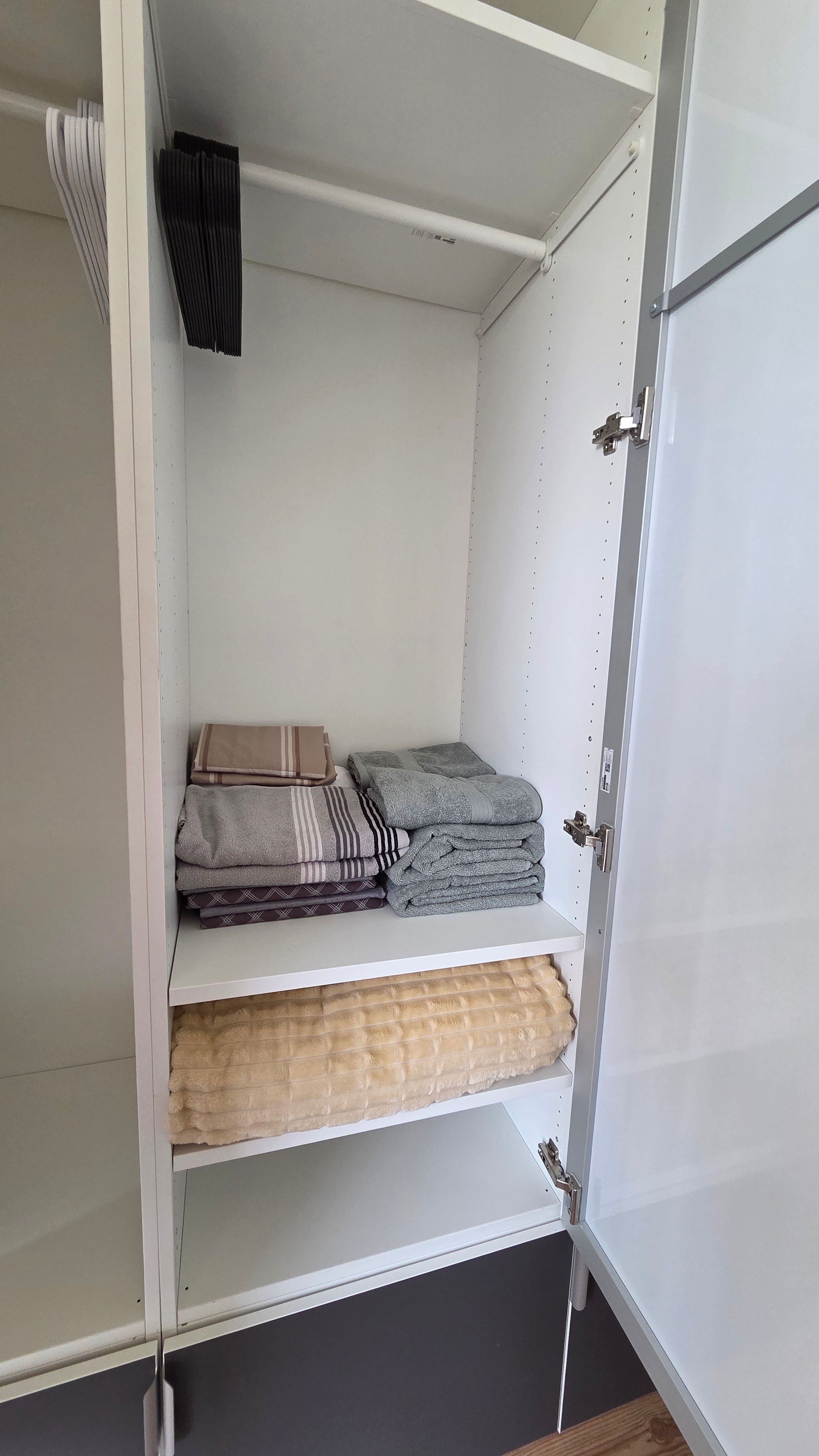  Quiet Modern Apartment With Home Office Near Potsdam Center  -  Quiet Modern Apartment with Home Office near Potsdam Center  - Gallery -  18