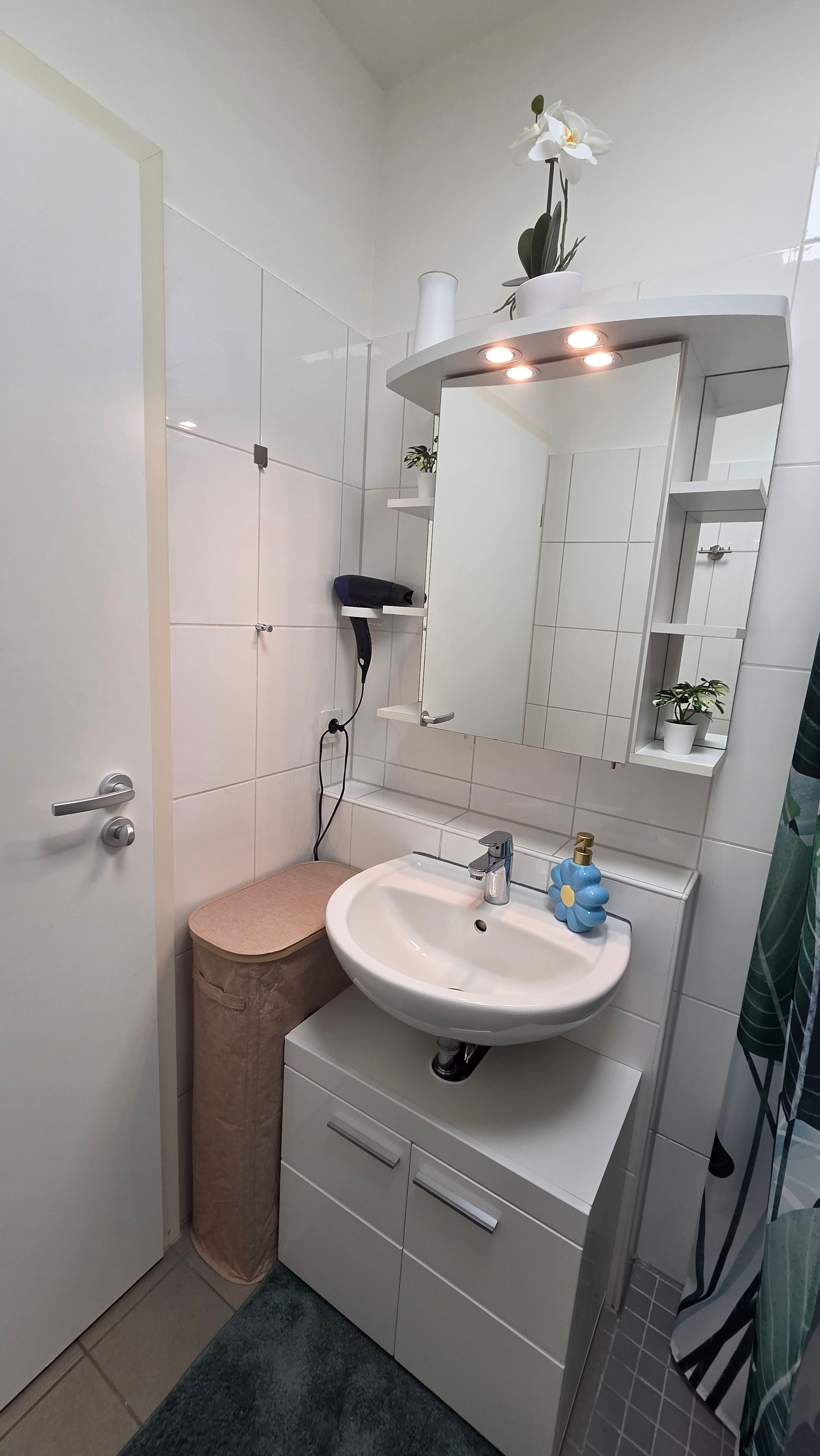  Quiet Modern Apartment With Home Office Near Potsdam Center  -  Quiet Modern Apartment with Home Office near Potsdam Center  - Gallery -  1