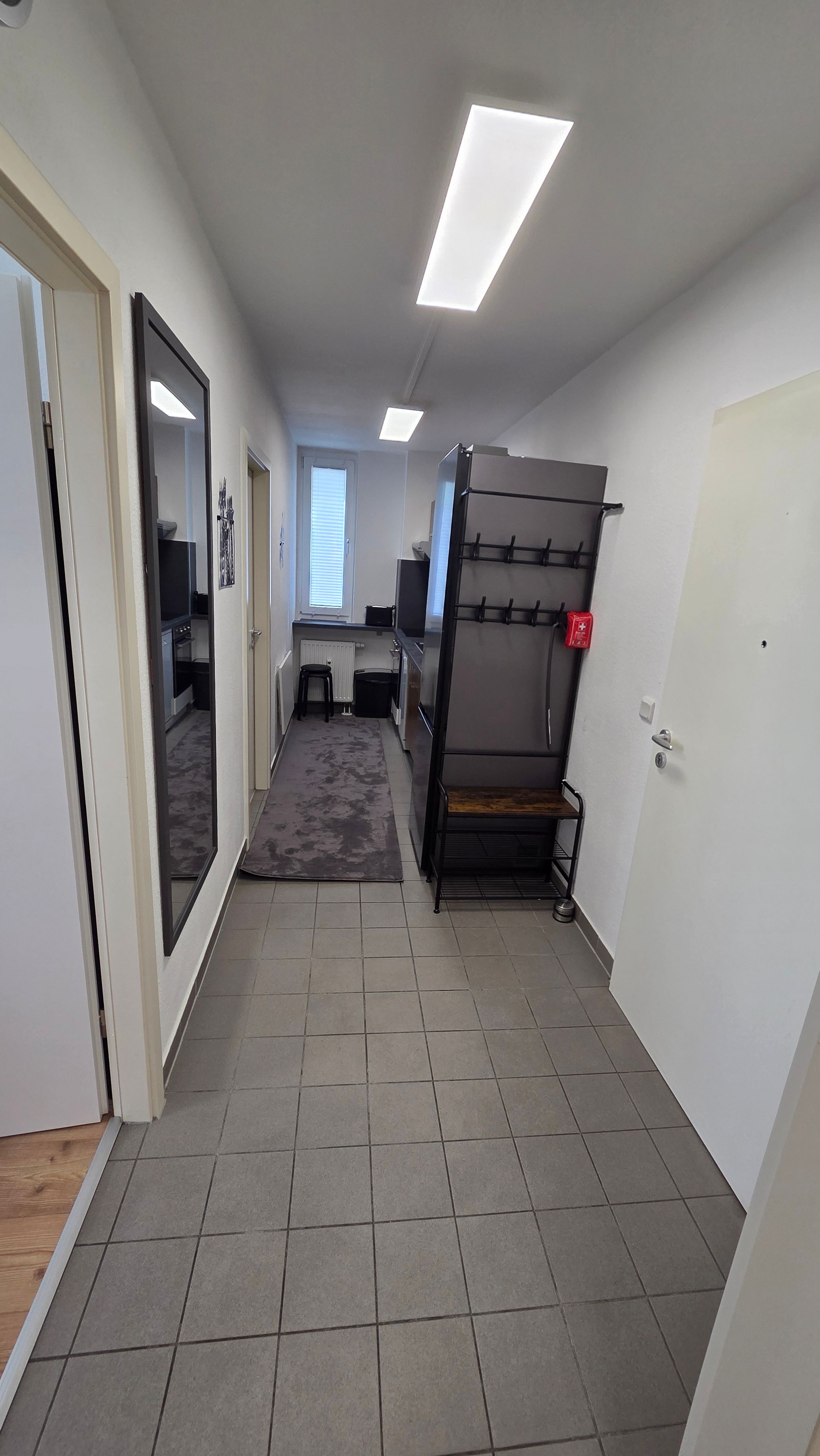 Quiet Modern Apartment With Home Office Near Potsdam Center  -  Quiet Modern Apartment with Home Office near Potsdam Center  - Gallery -  7