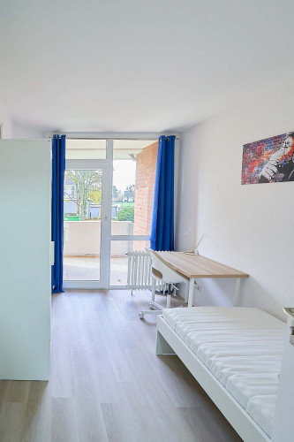 Room 3 - Kölner Landstr. (+ Balcony)