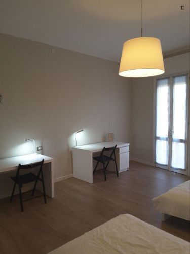 Single bed in spacious shared twin room in fully furnished apartment near Torre dell'Orologio
