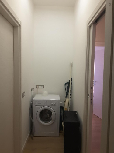 Single bed in spacious shared twin room in fully furnished apartment near Torre dell'Orologio - Gallery - 5