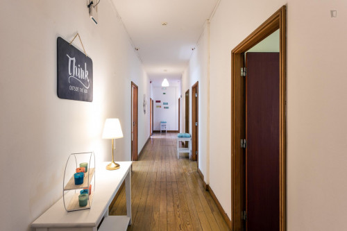 Single bedroom in residence - Gallery - 14