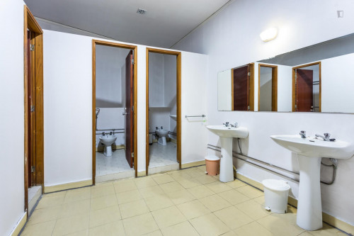 Single bedroom in residence - Gallery - 13