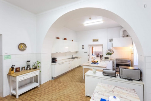 Single bedroom, with private bathroom, in residence - Gallery - 8