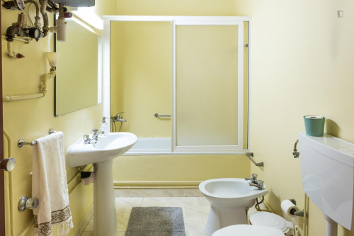 Single bedroom, with private bathroom, in residence - Gallery - 11