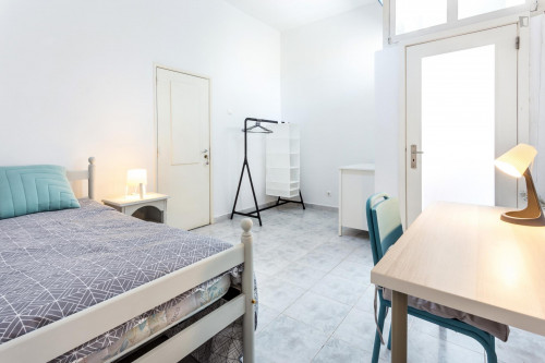 Single bedroom, with private bathroom, in residence
