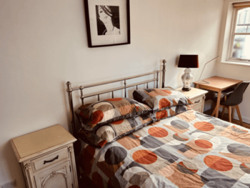 ensuite double room with own access