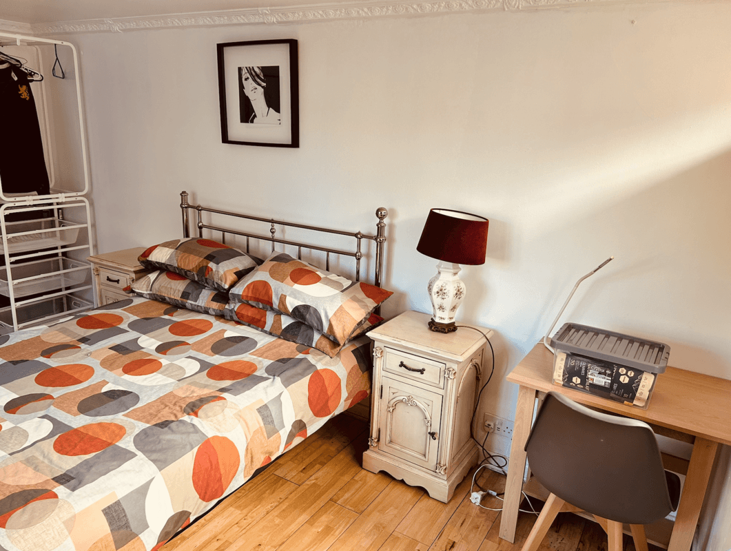 Ensuite Double Bedroom(Single Bed) - 1