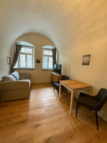clay & style - the vaulted apartment