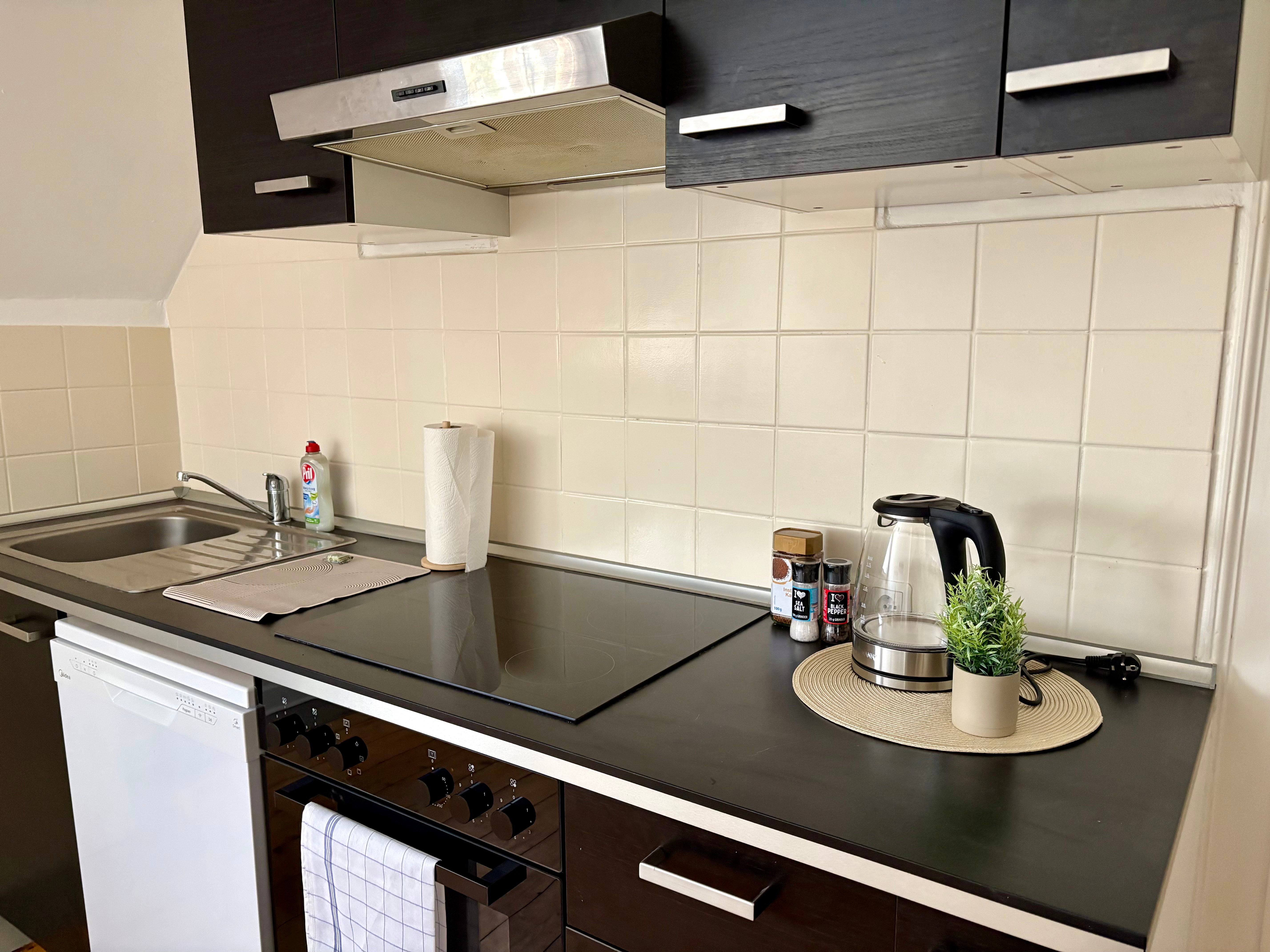 Charming Home Away From Home For Up To 5 Guests - 36