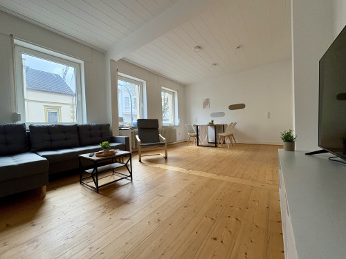 Ground Floor Apartment – Stylish Historic Apartment for Up to 3 Guests