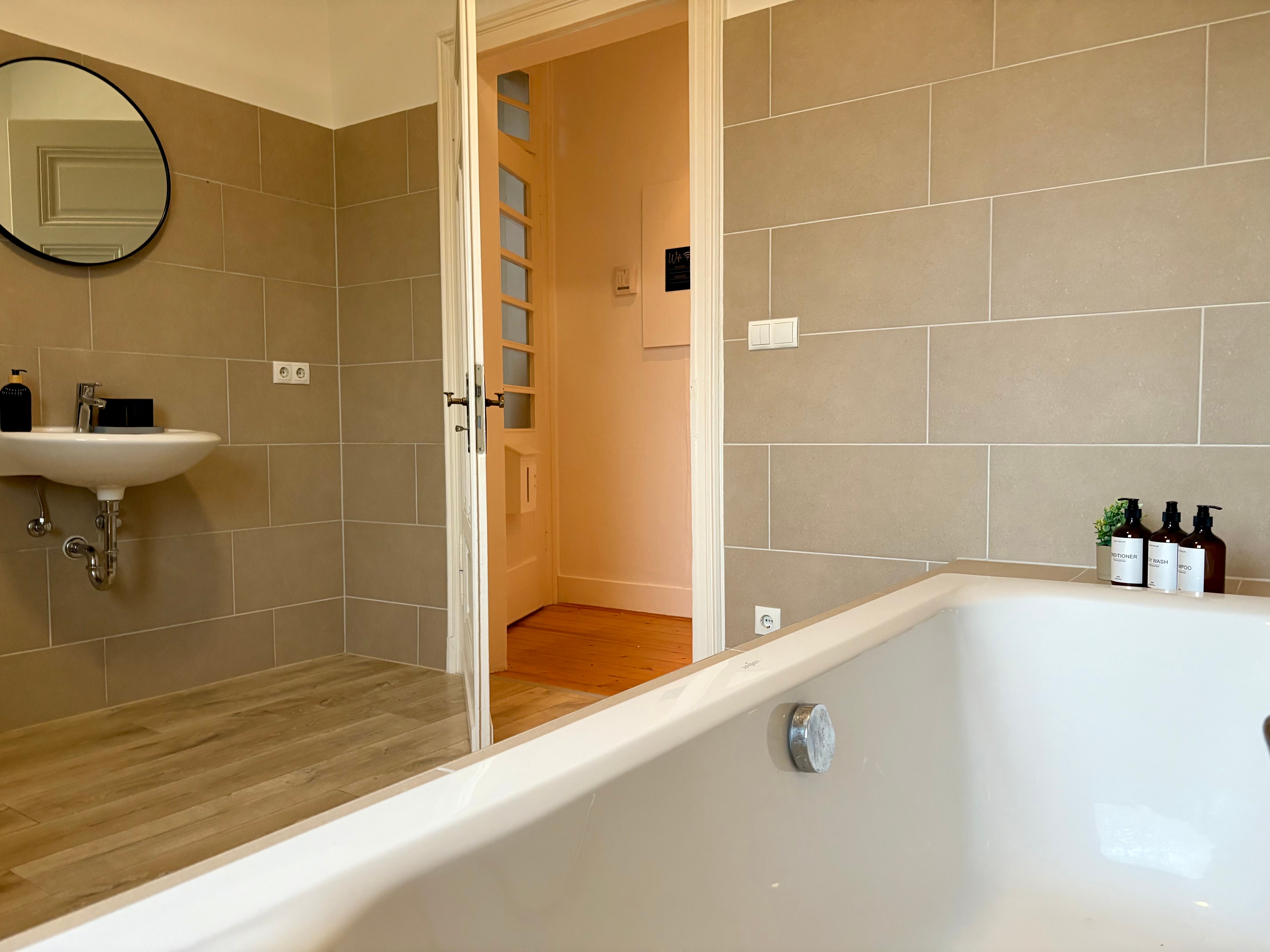 Ground Floor Apartment – Stylish Historic Apartment For Up To 3 Guests - 5