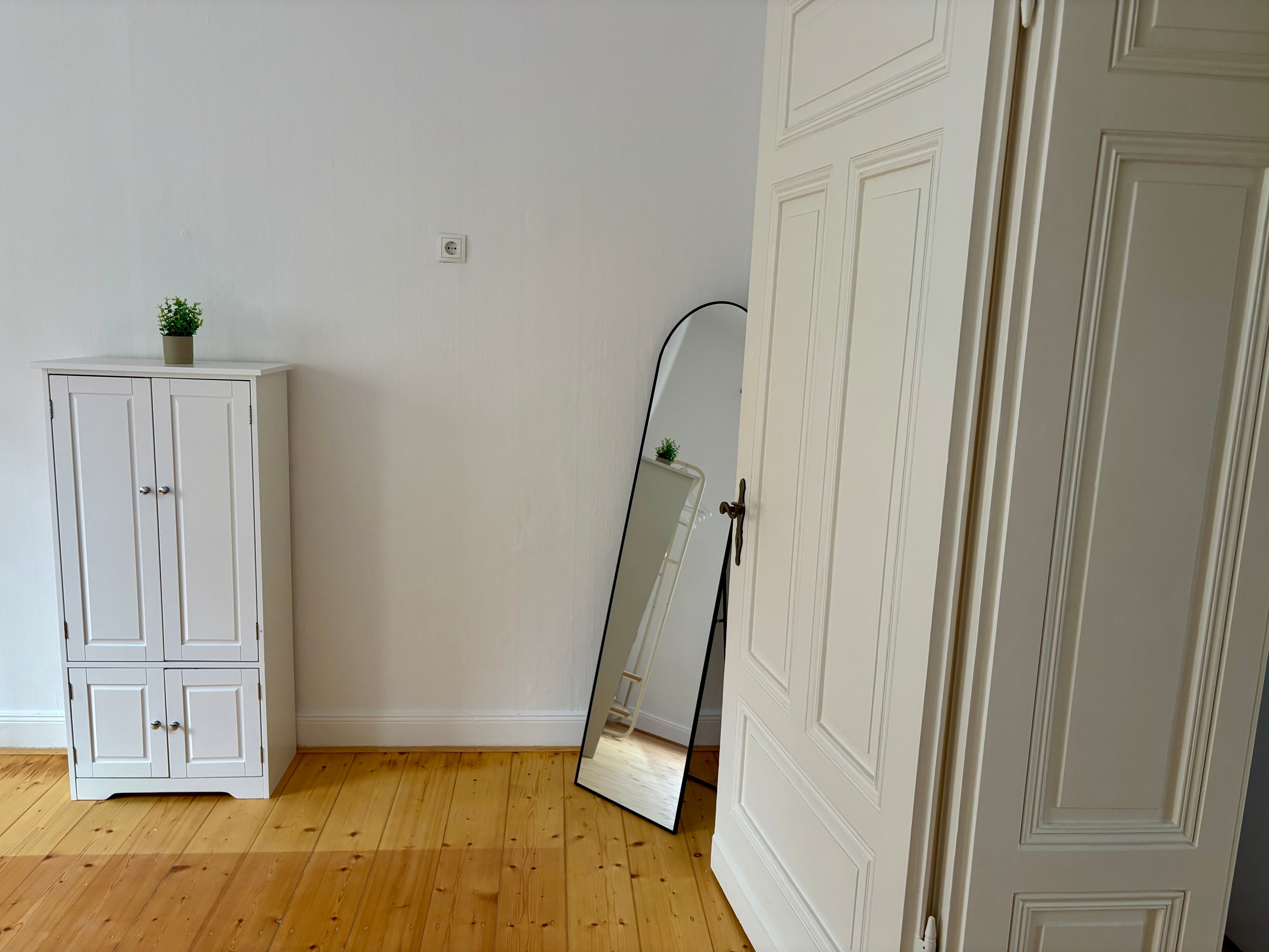 Ground Floor Apartment – Stylish Historic Apartment For Up To 3 Guests - 23