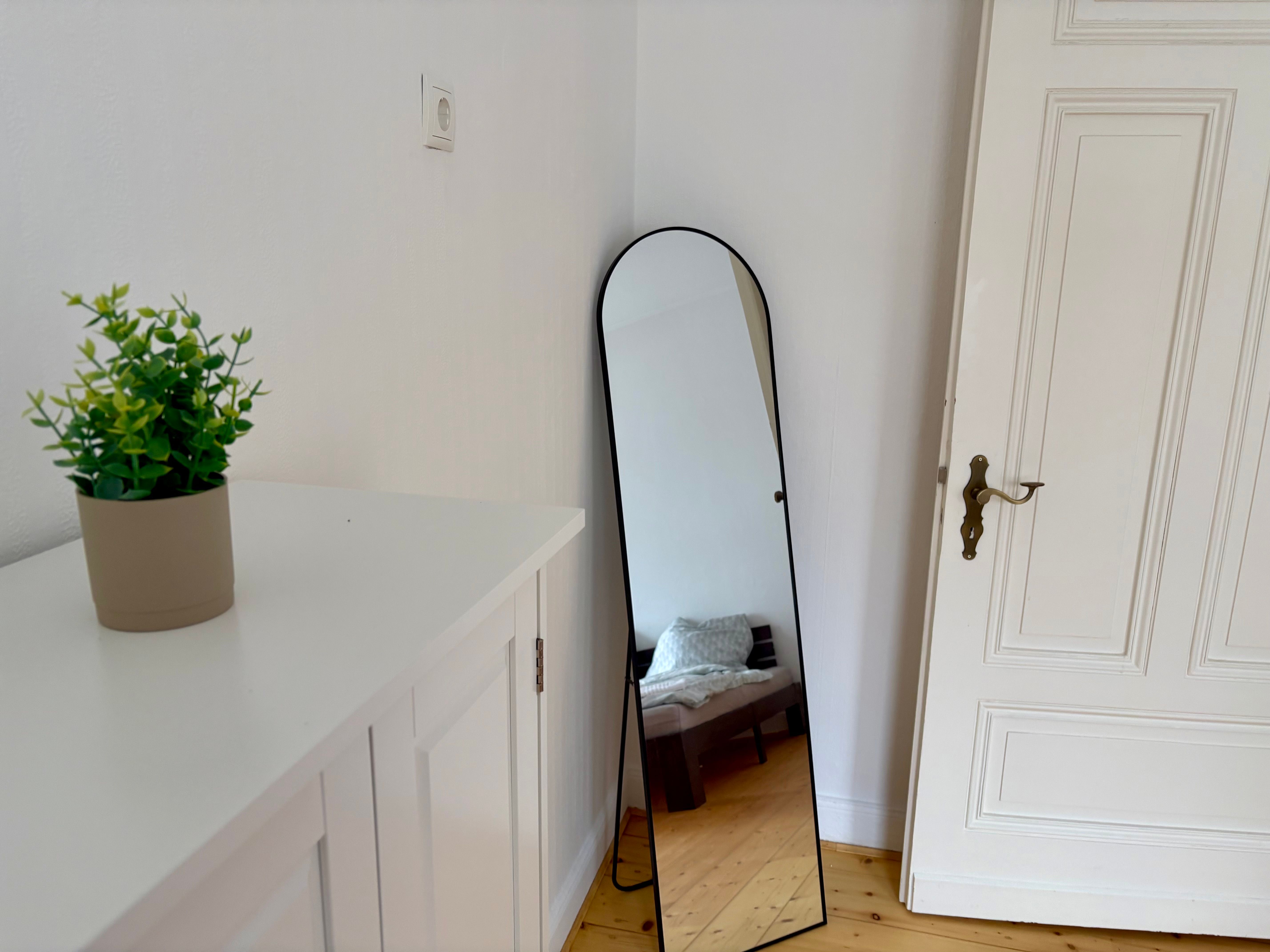 Ground Floor Apartment – Stylish Historic Apartment For Up To 3 Guests - 20