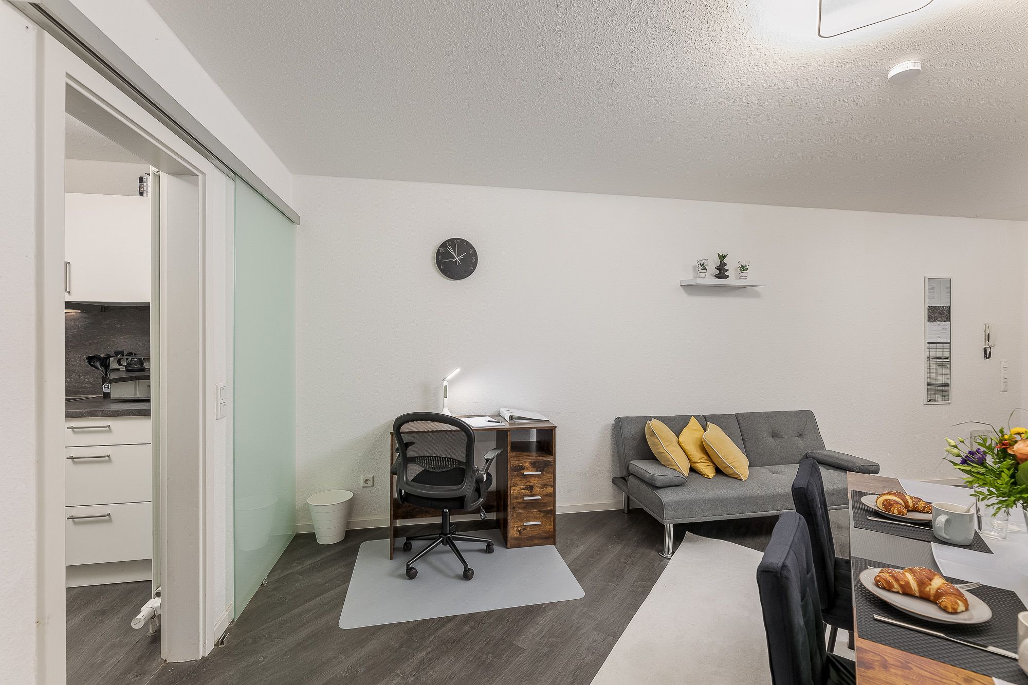  Rob's Flat: Spacious 3-Room Apartment With Terrace For Up To 5 People – Ideal For Your Perfect Stay  -  Rob's Flat: Spacious 3-room apartment with terrace for up to 5 people – Ideal for your perfect stay  - Gallery -  24