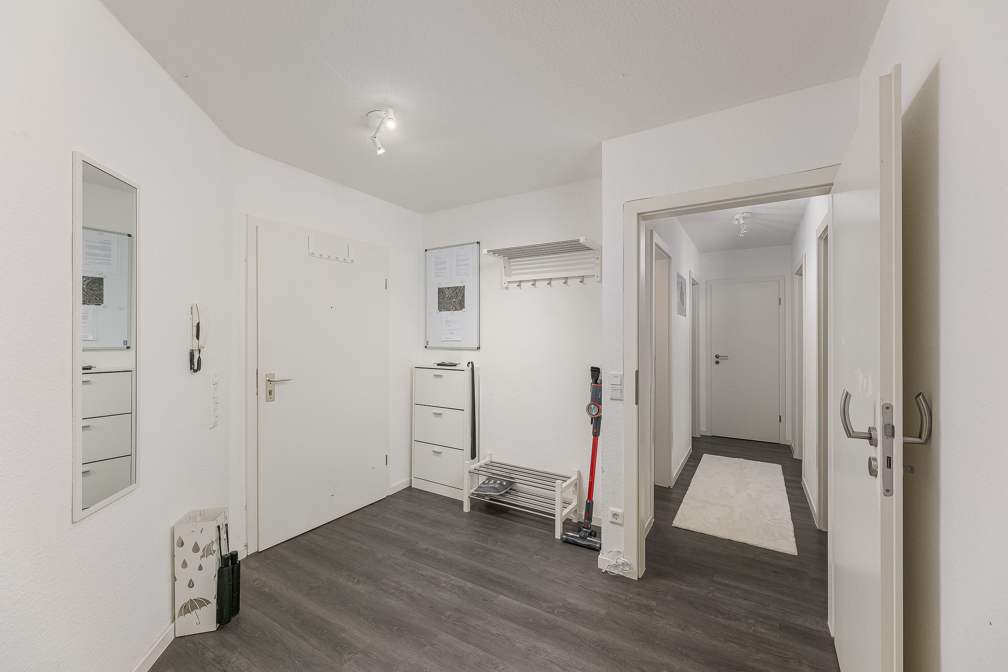  Rob's Flat: Spacious 3-Room Apartment With Terrace For Up To 5 People – Ideal For Your Perfect Stay  -  Rob's Flat: Spacious 3-room apartment with terrace for up to 5 people – Ideal for your perfect stay  - Gallery -  39