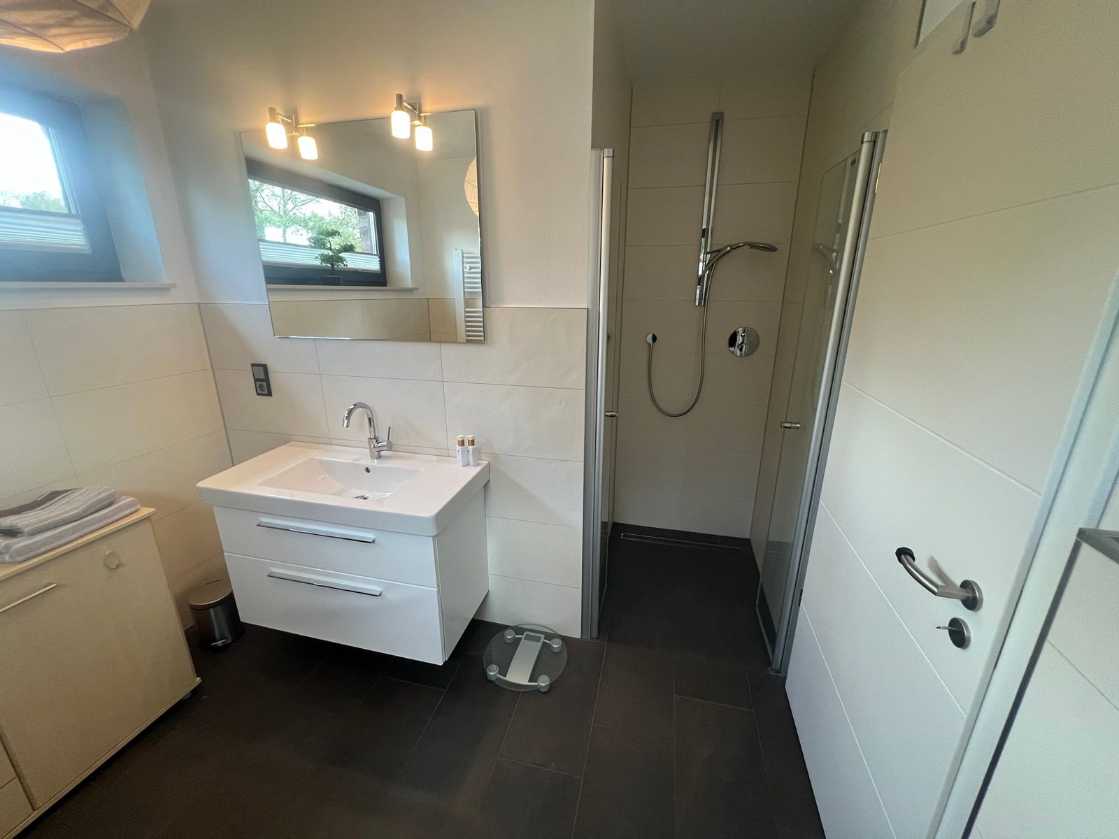 Luxury Apartment In Leer, 124 M², Prime Location Near Evenburgpark - 13