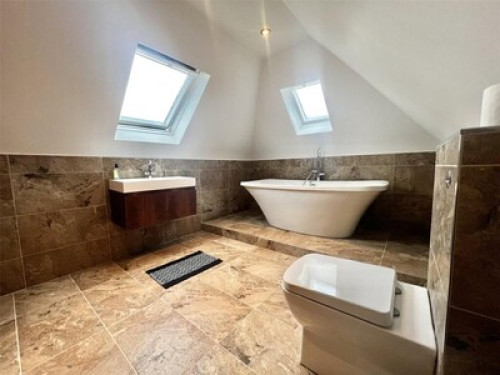 Stylish En-Suite Loft Room