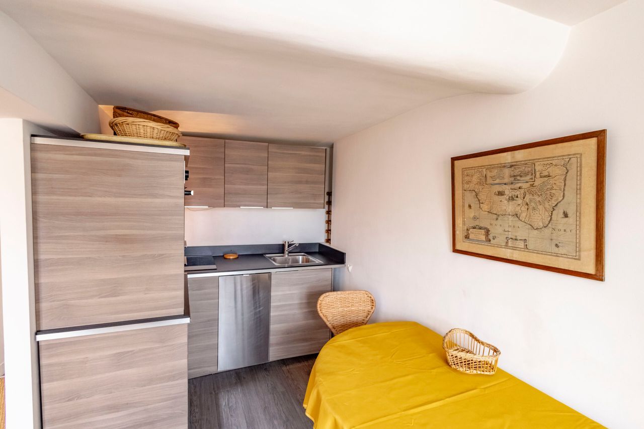 Charming Flat With A View - 8