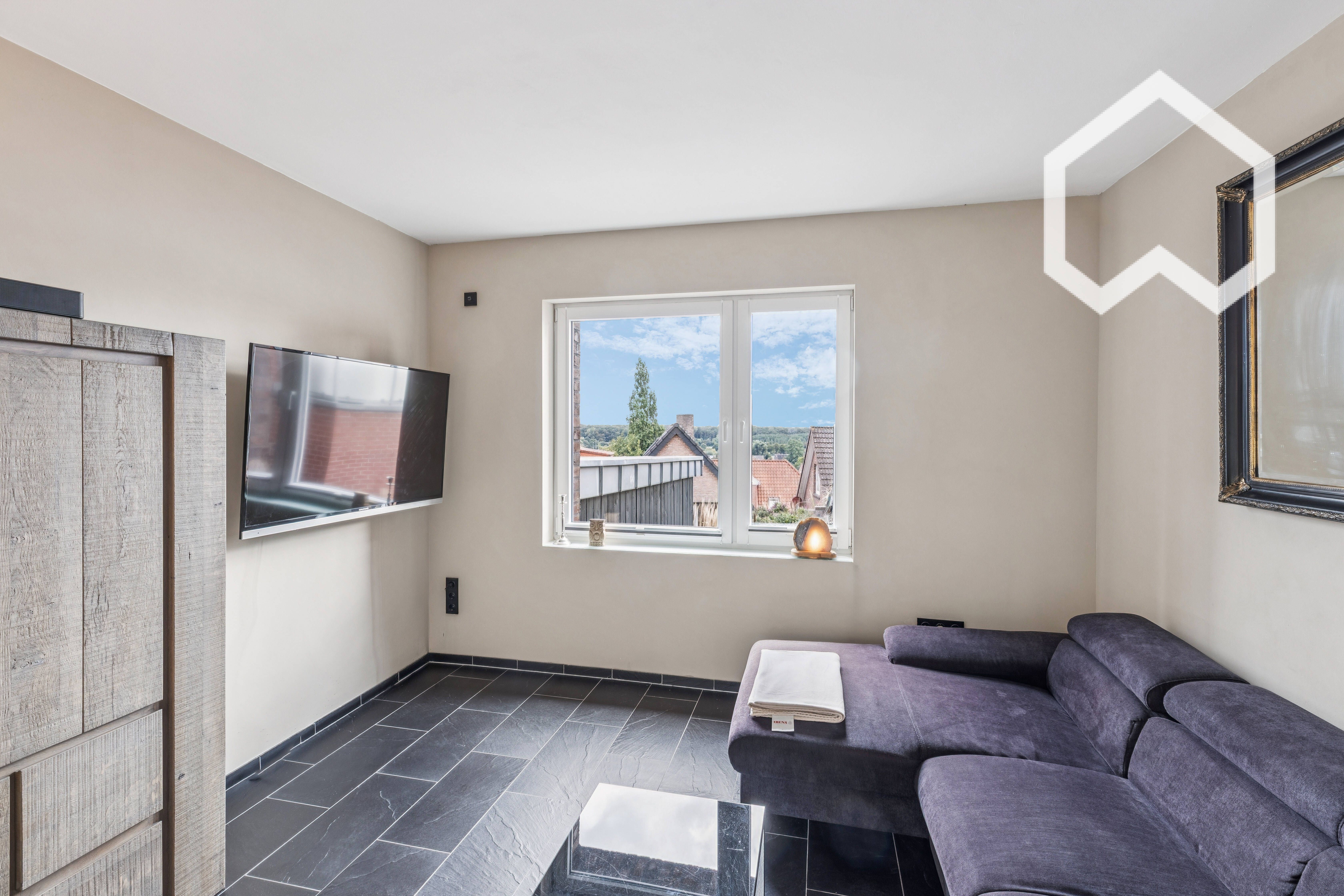Spacious Home In Excellent Location - 11