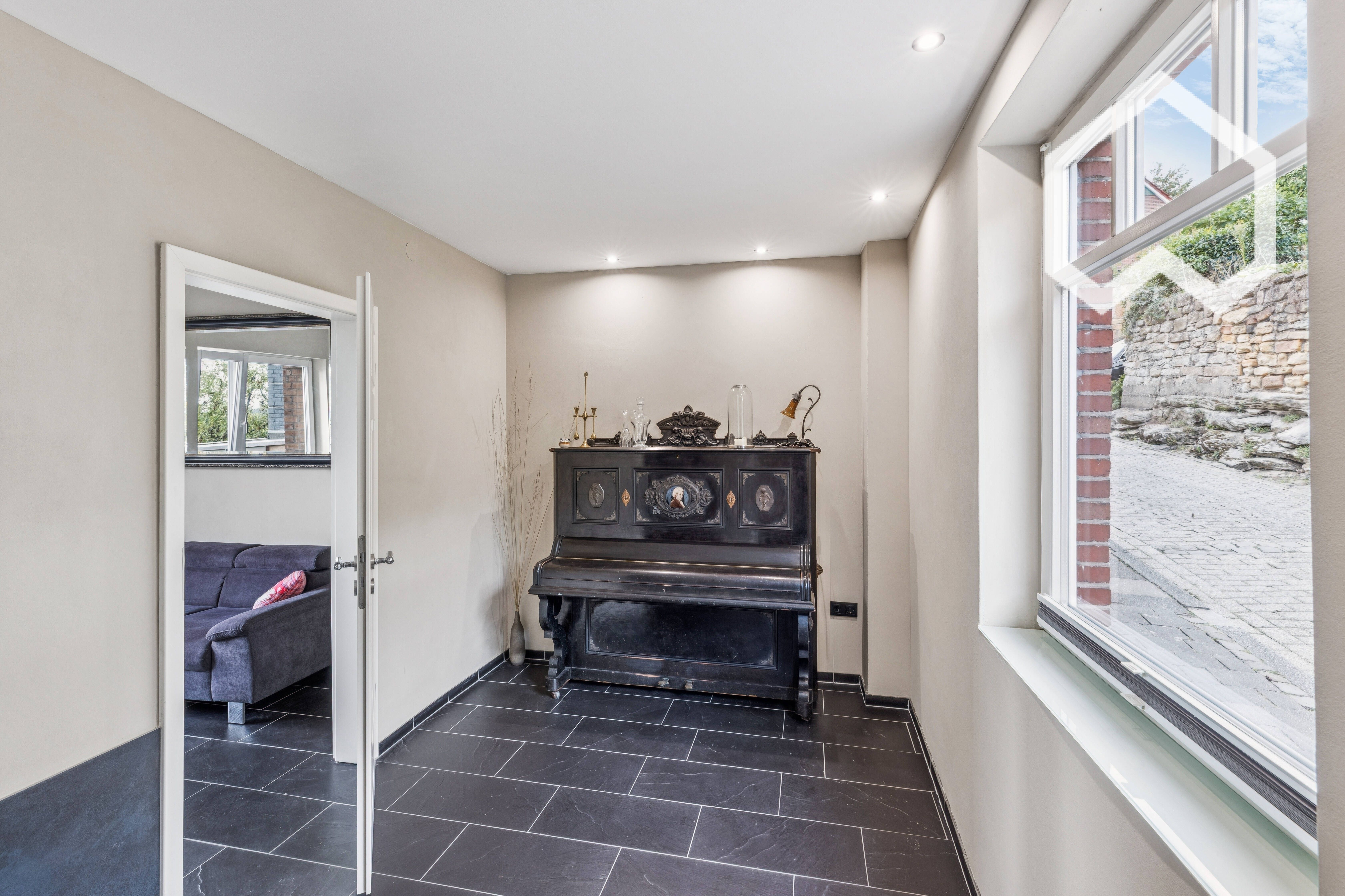 Spacious Home In Excellent Location - 12