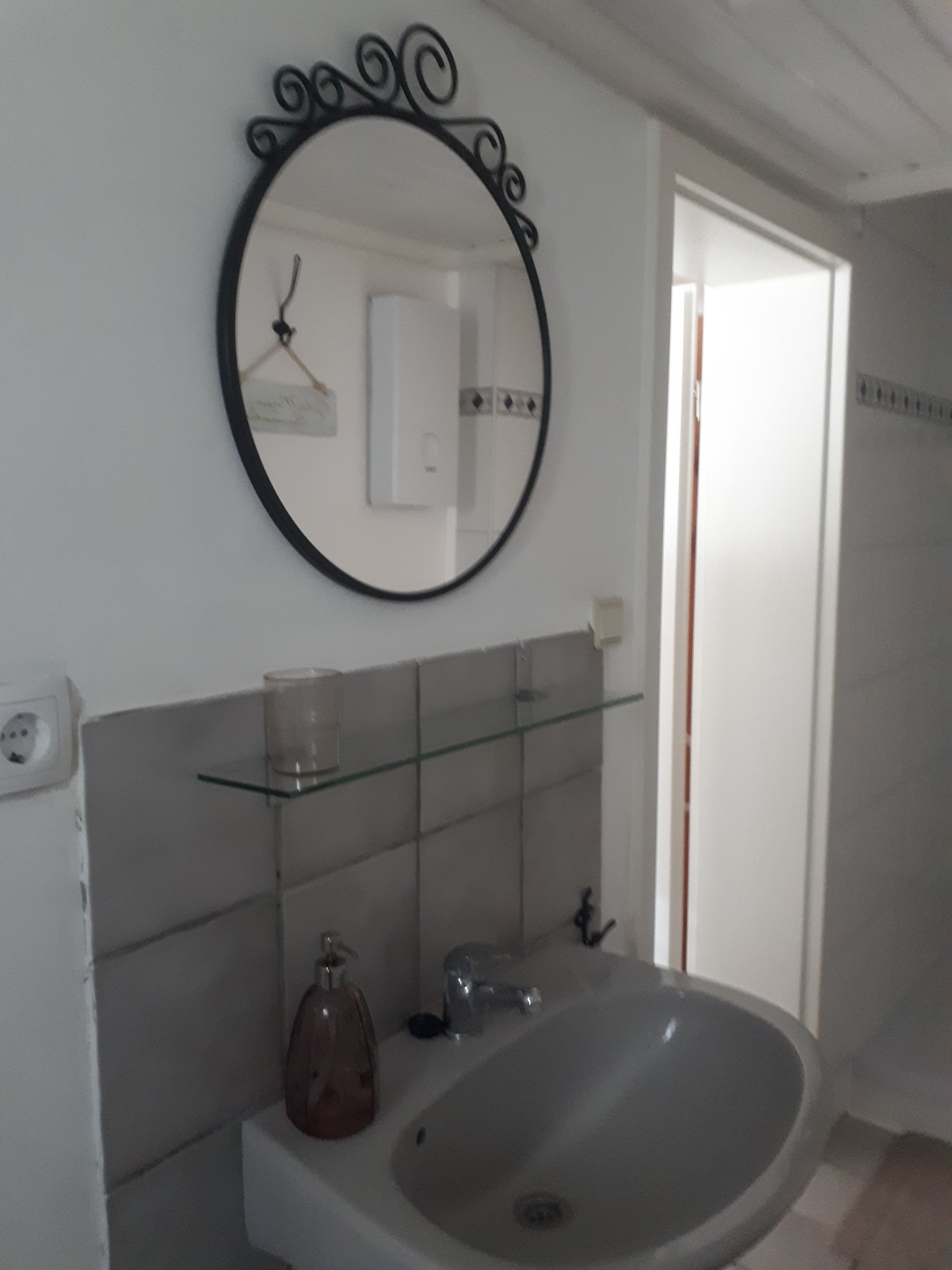  Wunderschönes Möbliertes Apartment Für Pendler  -  Wunderschönes möbliertes Apartment für Pendler  - Gallery -  7