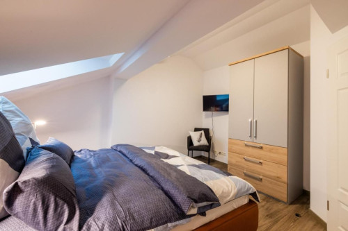 Stylish, Central 3-Room Apartment with Premium Amenities - Gallery - 7