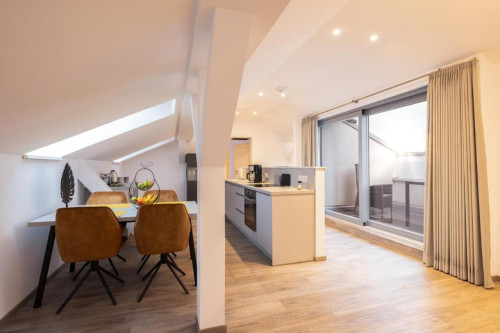 Stylish, Central 3-Room Apartment with Premium Amenities