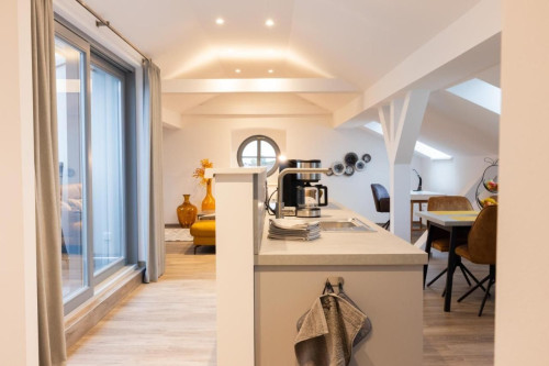 Stylish, Central 3-Room Apartment with Premium Amenities