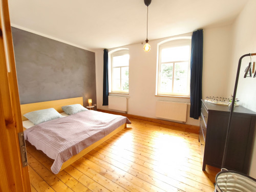 Modern Corporate Flat at Dresden’s Green Edge – Panoramic City View & Easy Access
