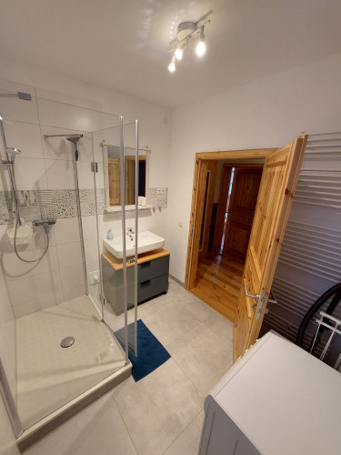 Modern Corporate Flat at Dresden’s Green Edge – Panoramic City View & Easy Access