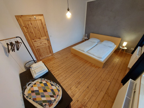 Modern Corporate Flat at Dresden’s Green Edge – Panoramic City View & Easy Access