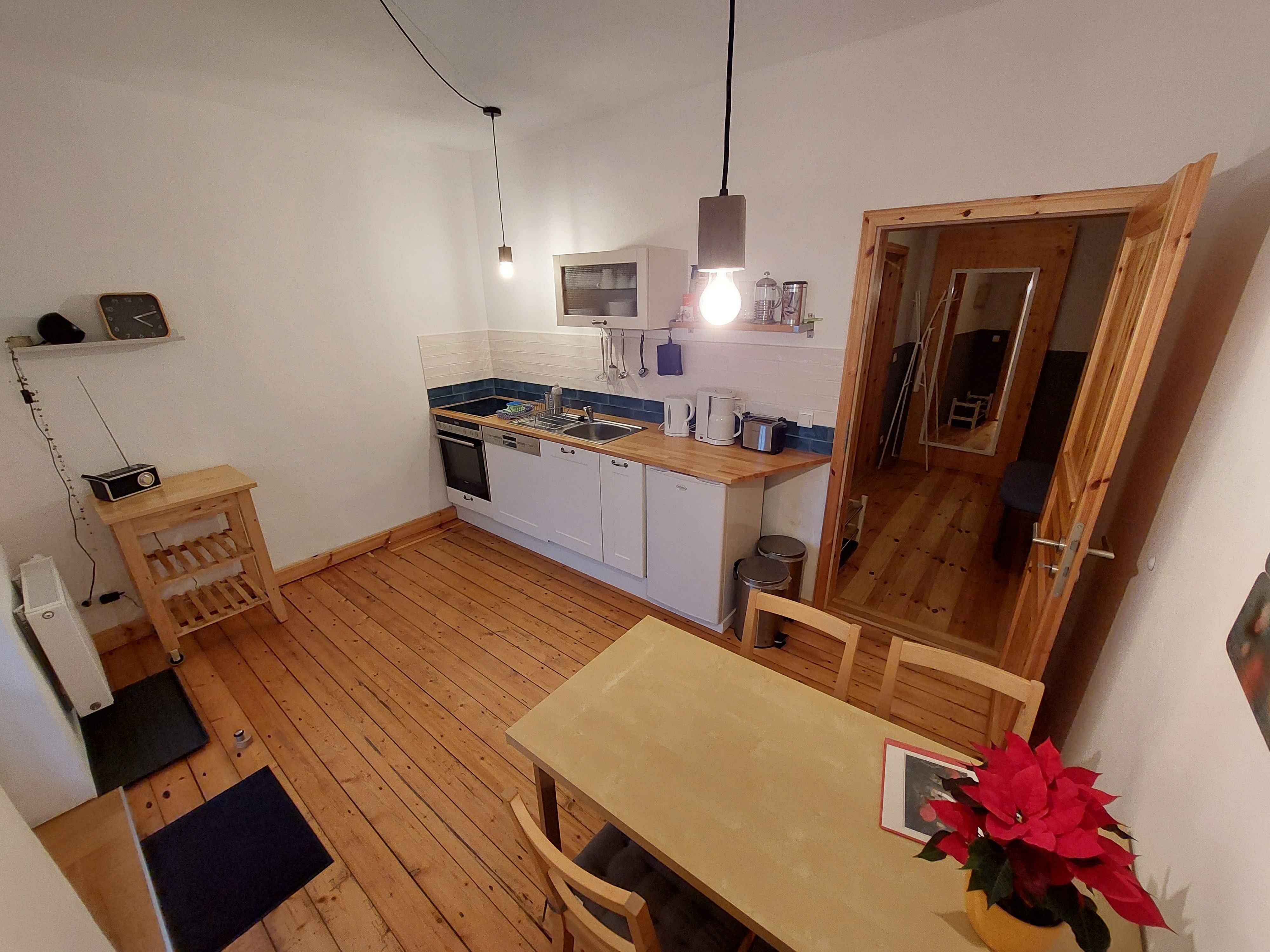 Modern Corporate Flat At Dresden’s Green Edge – Panoramic City View & Easy Access - 4