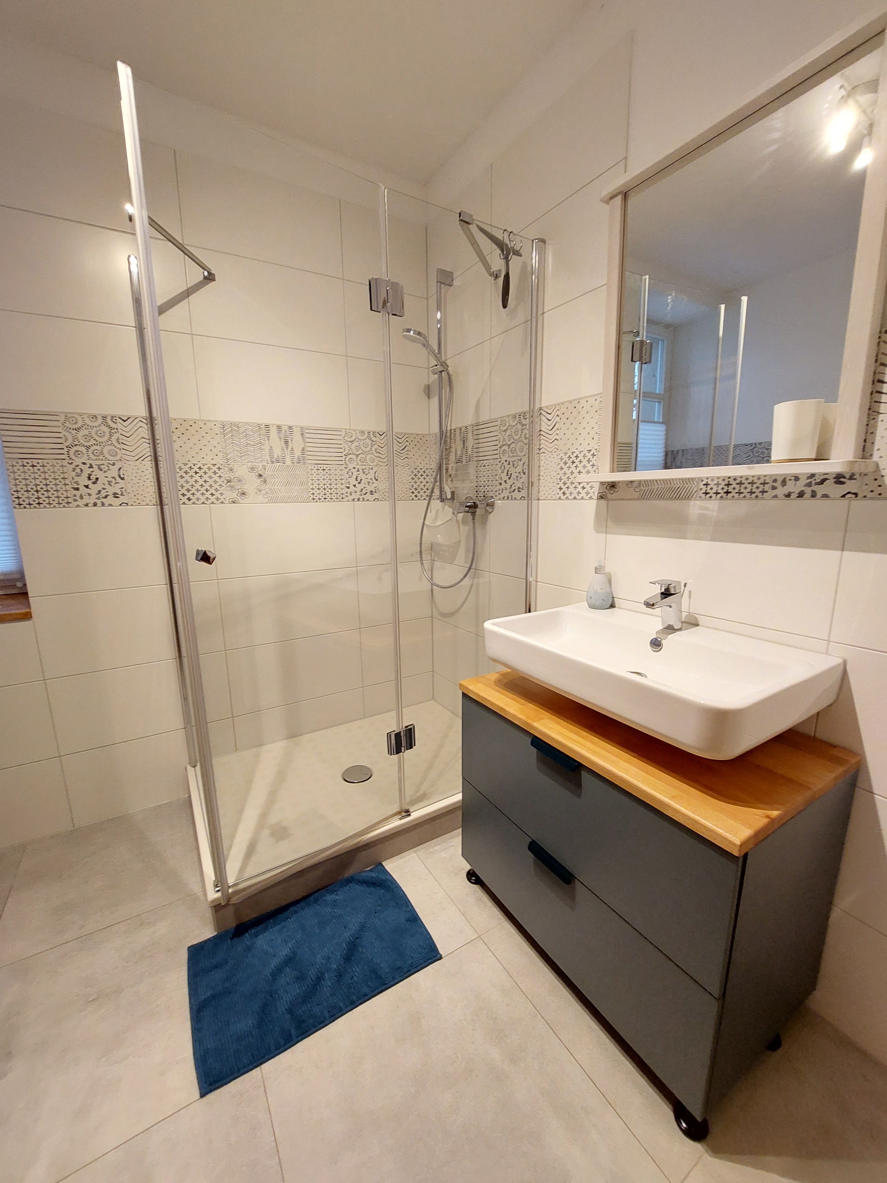 Modern Corporate Flat At Dresden’s Green Edge – Panoramic City View & Easy Access - 9