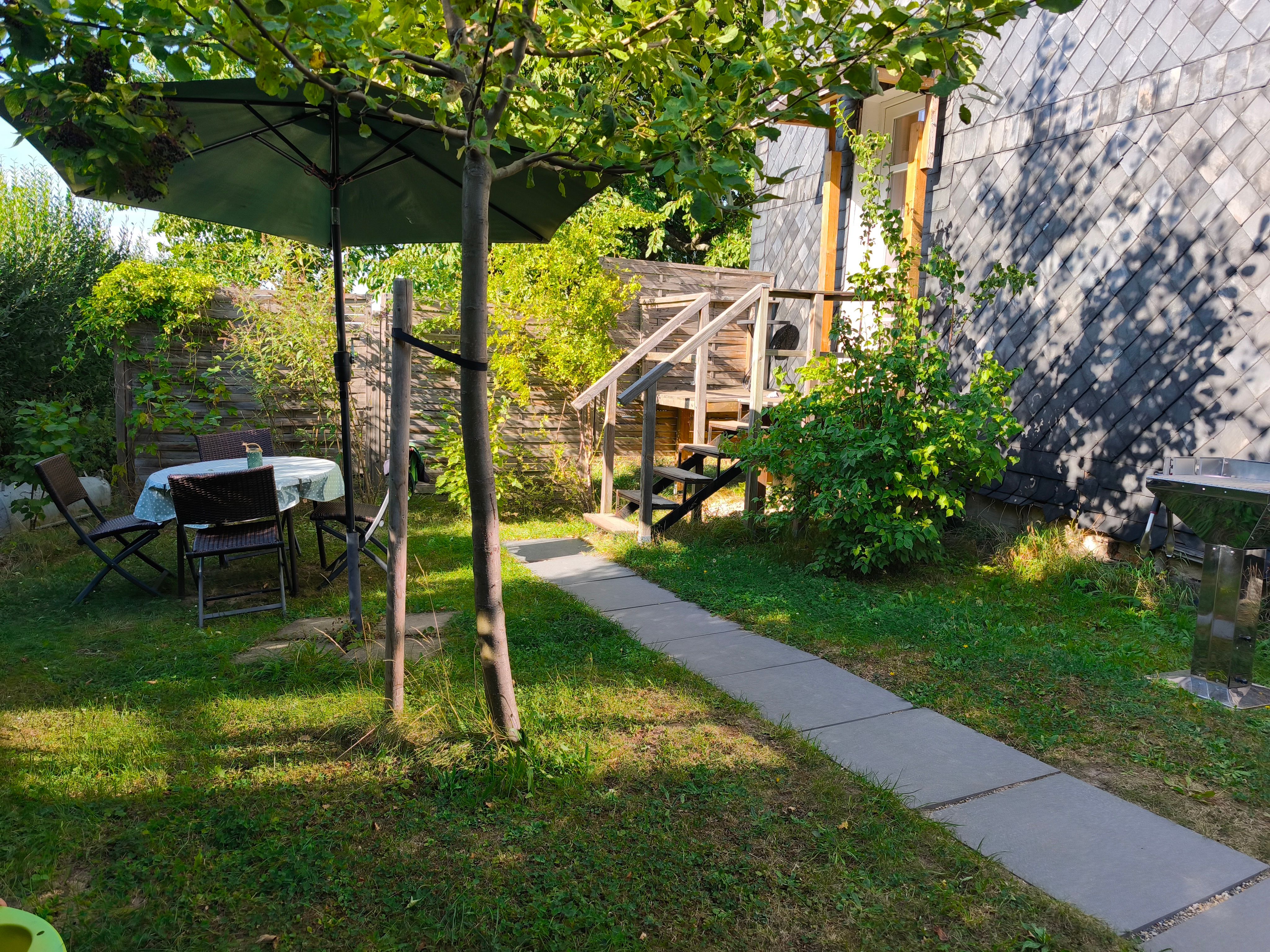 Modern Corporate Flat At Dresden’s Green Edge – Panoramic City View & Easy Access - 1