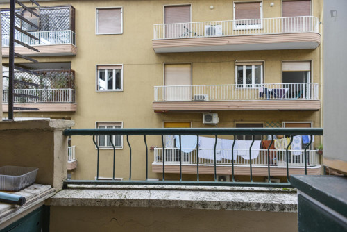 Roomy single bedroom close to Bologna metro station