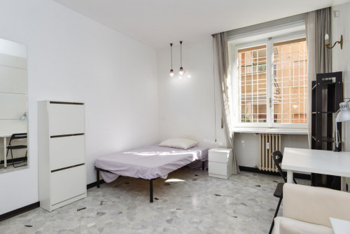 Roomy single bedroom close to Bologna metro station