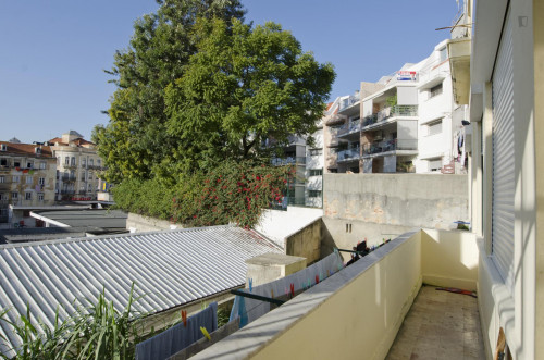 Fresh double bedroom not far from UAL - Universidade Autónoma de Lisboa