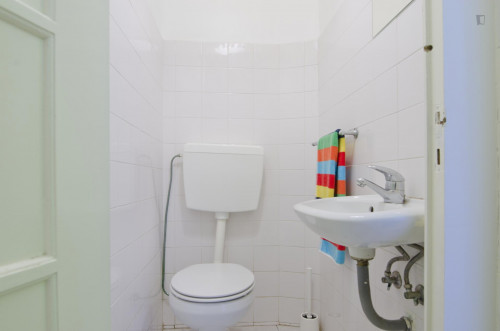 Fresh double bedroom not far from UAL - Universidade Autónoma de Lisboa - Gallery - 8