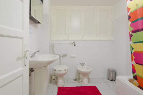 Fresh double bedroom not far from UAL - Universidade Autónoma de Lisboa - Gallery - 10