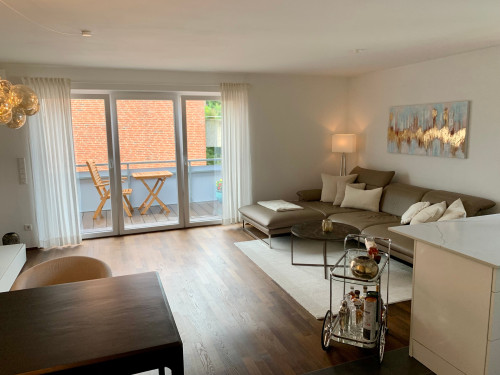 Exclusive Furnished 2-Bedroom Apartment with Balcony and Parking – Just 15 Minutes by Train to Düsseldorf